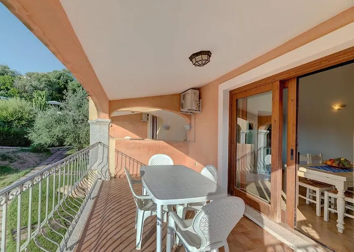 Isa-residence With Swimming-pool In Badesi, With Air Conditioning And Private Outdoor Space