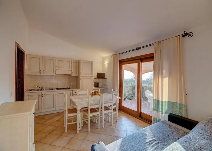 Isa-residence With Swimming-pool In Badesi, With Air Conditioning And Private Outdoor Space 3*