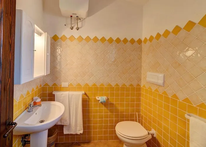 Isa-residence With Swimming-pool In Badesi, With Air Conditioning And Private Outdoor Space 3*