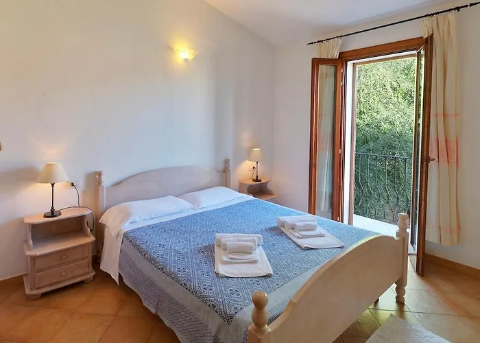 Isa-residence With Swimming-pool In Badesi, With Air Conditioning And Private Outdoor Space Badesi