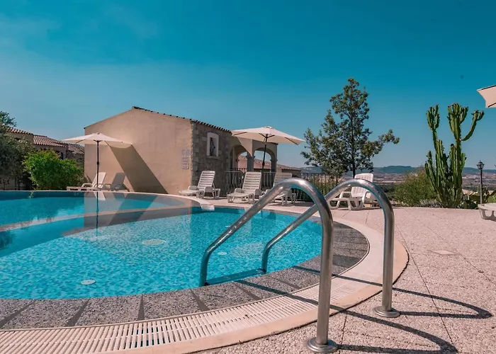 Isa-residence With Swimming-pool In Badesi, With Air Conditioning And Private Outdoor Space 3* Badesi