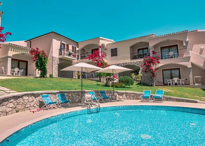 Isa-residence With Swimming-pool In Badesi, With Air Conditioning And Private Outdoor Space