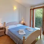 Isa-residence With Swimming-pool In Badesi, With Air Conditioning And Private Outdoor Space باديسي