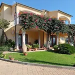 Isa-residence With Swimming-pool In Badesi, With Air Conditioning And Private Outdoor Space شقة فندقية باديسي