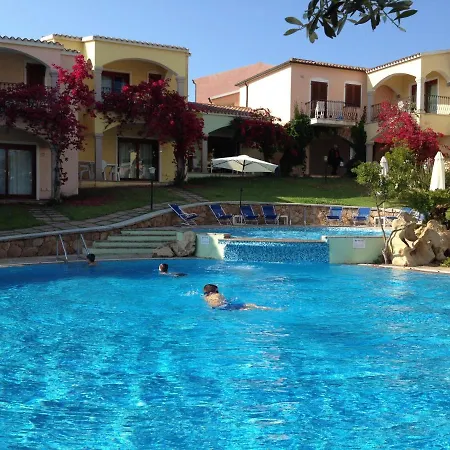 Isa-residence With Swimming-pool In Badesi, With Air Conditioning And Private Outdoor Space Aparthotel