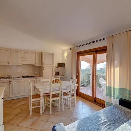 Isa-residence With Swimming-pool In Badesi, With Air Conditioning And Private Outdoor Space 4*
