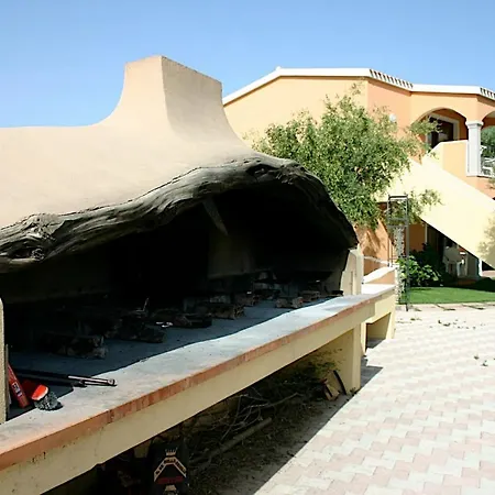 Aparthotel Isa-residence: Poolside With Air Conditioning In Badesi