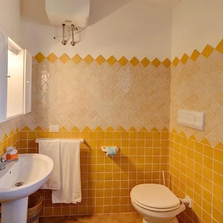 Isa-residence With Swimming-pool In Badesi, With Air Conditioning And Private Outdoor Space 4*