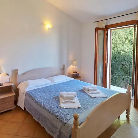 Isa-residence: Poolside With Air Conditioning In Badesi