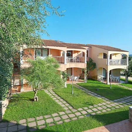 Isa-residence With Swimming-pool In Badesi, With Air Conditioning And Private Outdoor Space