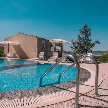 Isa-residence: Poolside With Air Conditioning In * Badesi