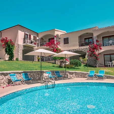 Isa-residence With Swimming-pool In Badesi, With Air Conditioning And Private Outdoor Space