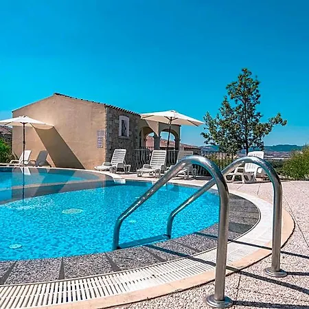 Isa-residence With Swimming-pool In Badesi, With Air Conditioning And Private Outdoor Space شقة فندقية