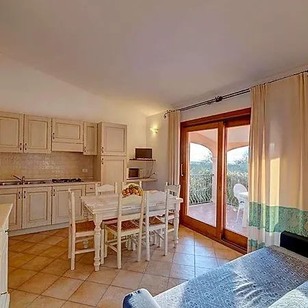 Isa-residence With Swimming-pool In Badesi, With Air Conditioning And Private Outdoor Space