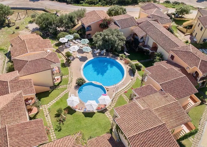 Apartmanhotel Isa-residence With Swimming-pool In Badesi, With Air Conditioning And Private Outdoor Space