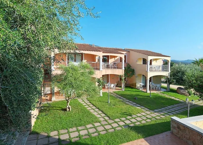 Isa-residence With Swimming-pool In Badesi, With Air Conditioning And Private Outdoor Space