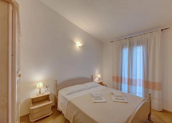 Isa-residence With Swimming-pool In Badesi, With Air Conditioning And Private Outdoor Space 3*