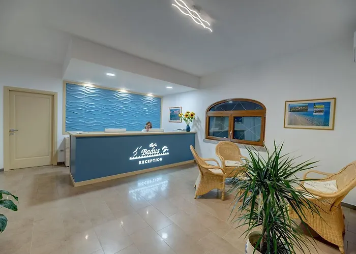 Isa-residence With Swimming-pool In Badesi, With Air Conditioning And Private Outdoor Space Apartmanhotel Badesi