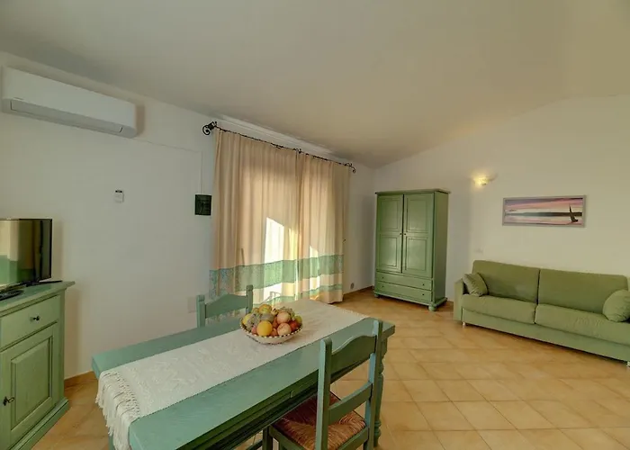 Isa-residence With Swimming-pool In Badesi, With Air Conditioning And Private Outdoor Space Apartmanhotel 3*
