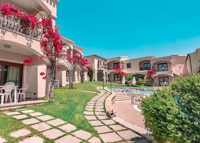 Isa-residence With Swimming-pool In Badesi, With Air Conditioning And Private Outdoor Space Badesi