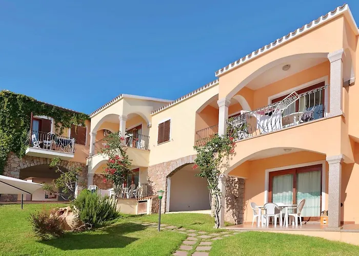 Ξενοδοχείο με διαμερίσματα Isa-residence With Swimming-pool In Badesi, With Air Conditioning And Private Outdoor Space 3*